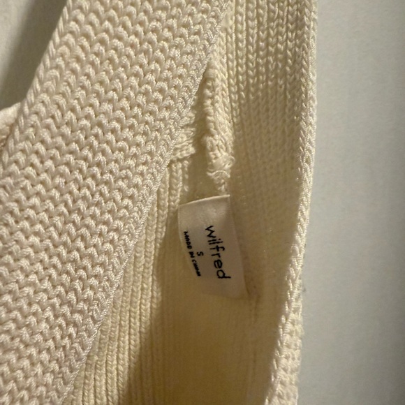 White Sleeveless Summer top from Aritzia - Picture 5 of 5